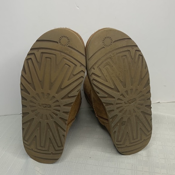 Ugg CLASSIC SHORT boots - Picture 6 of 9